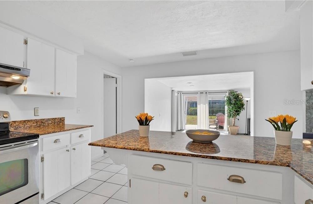 Image 21 of 58 For 918 35th Street