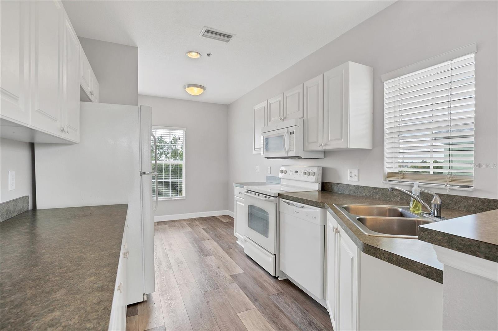 Image 9 of 39 For 2040 Willow Hammock Circle 301