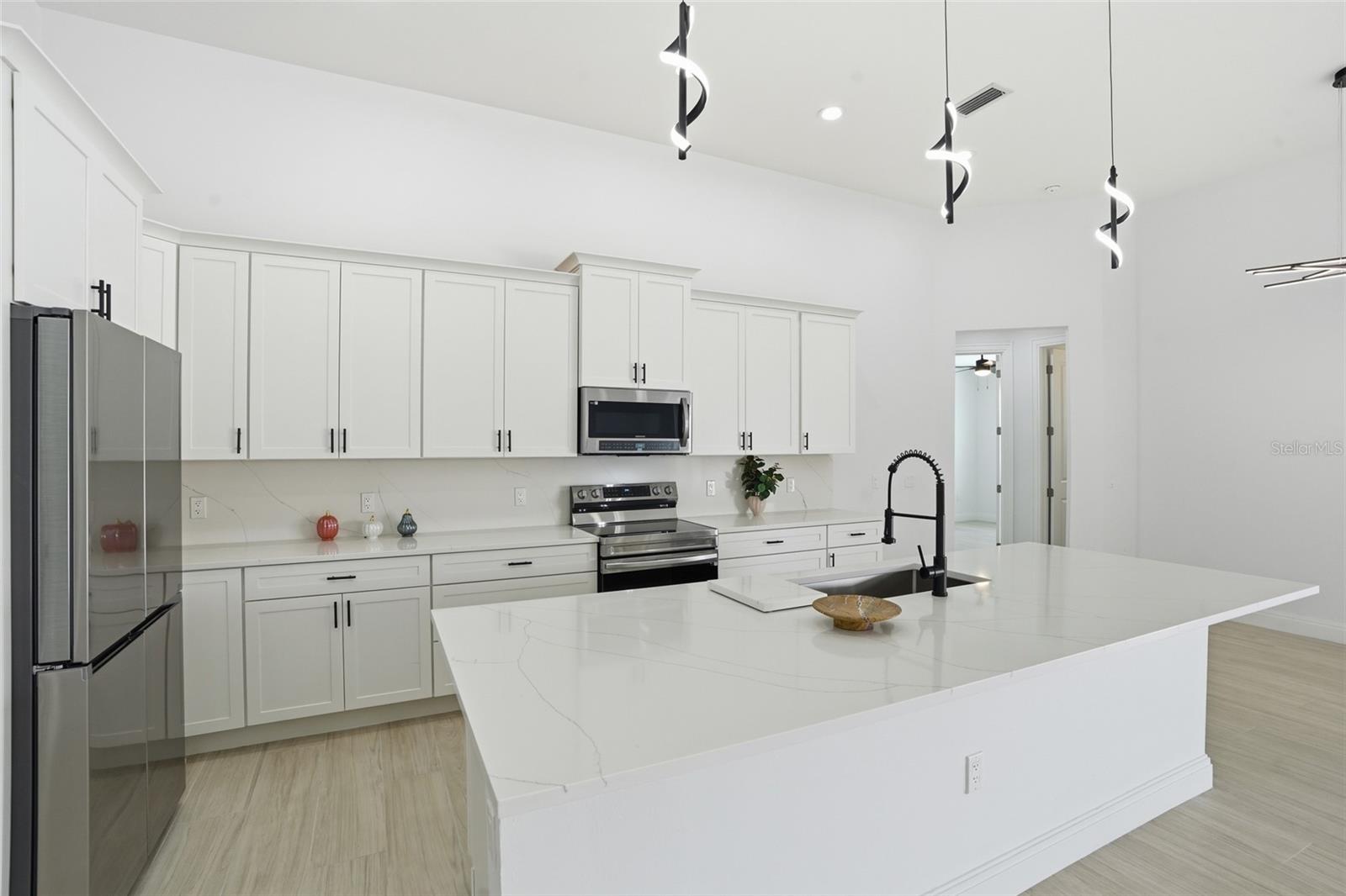 Image 12 of 68 For 1625 44th Terrace