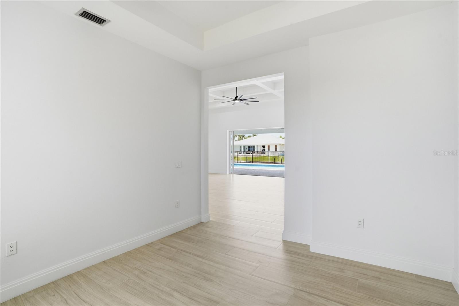 Image 18 of 68 For 1625 44th Terrace