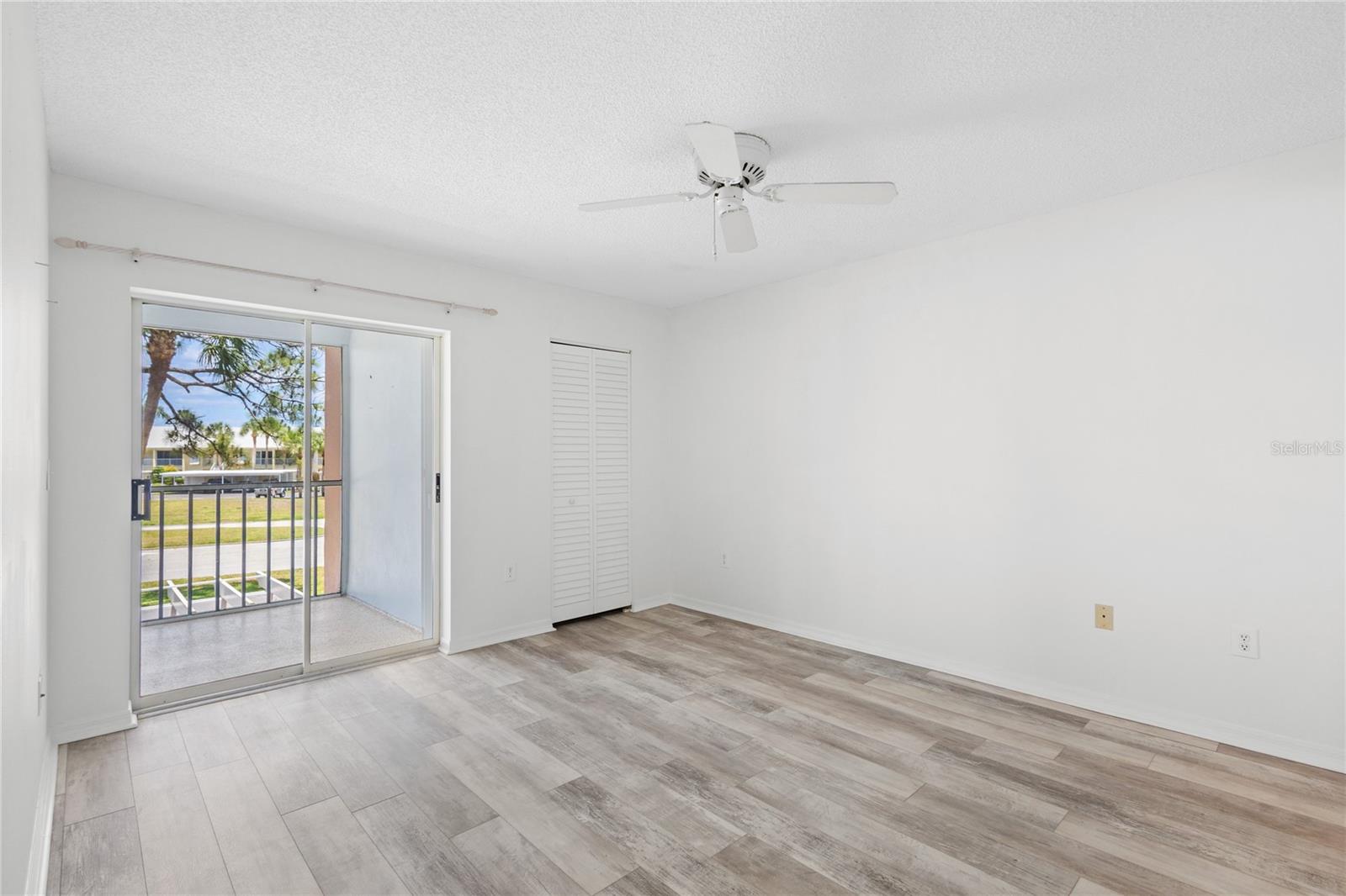 Image 19 of 37 For 436 Cerromar Lane 478