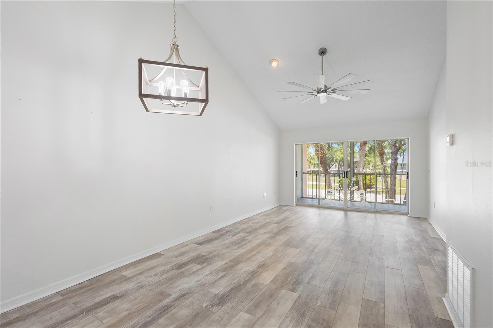 Image 7 of 37 For 436 Cerromar Lane 478