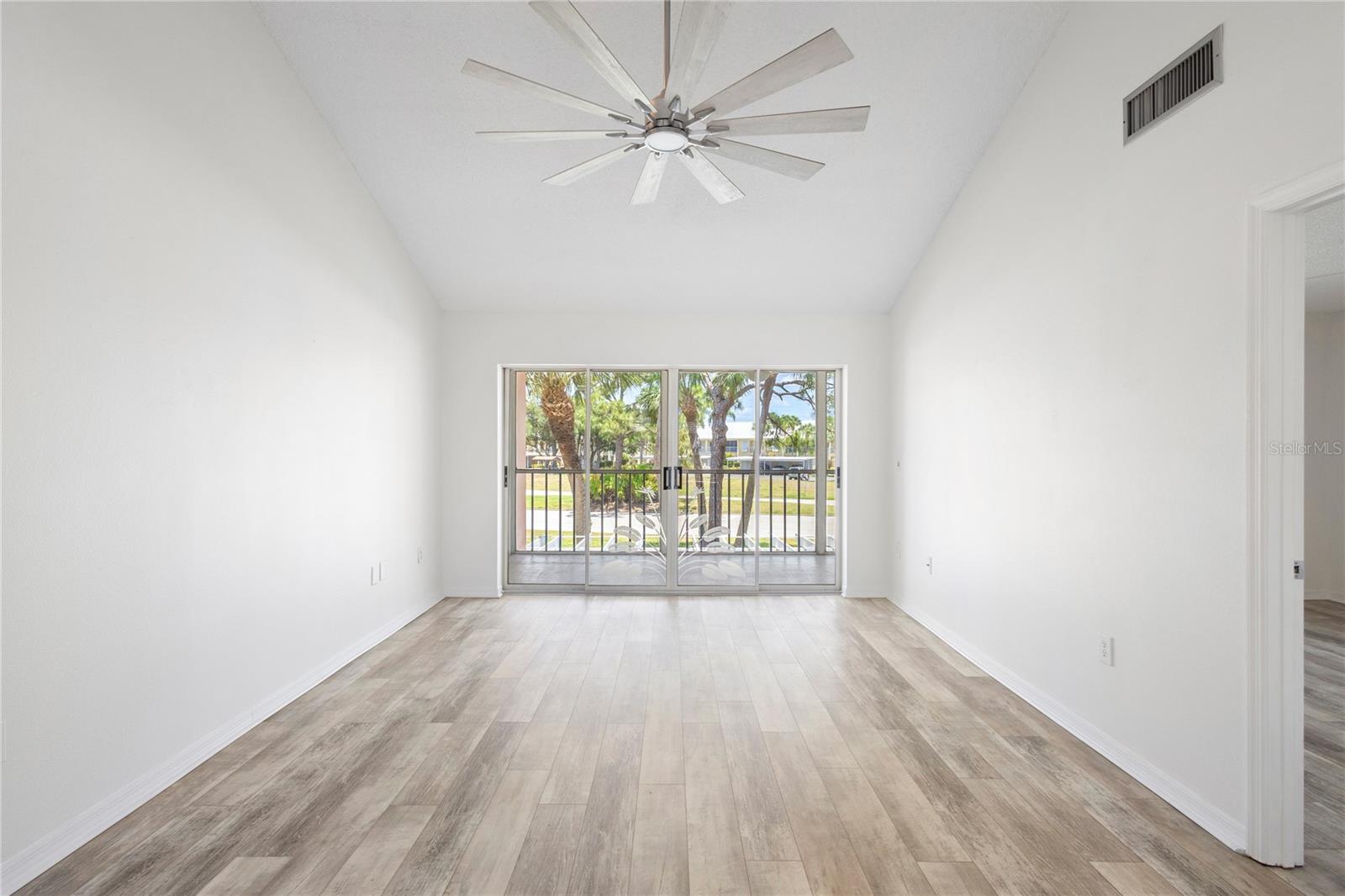 Image 8 of 37 For 436 Cerromar Lane 478