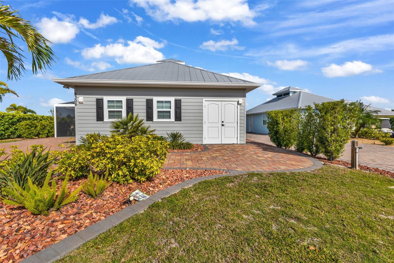 Image 4 of 89 For 8306 Sand Crane Lot 87 Circle