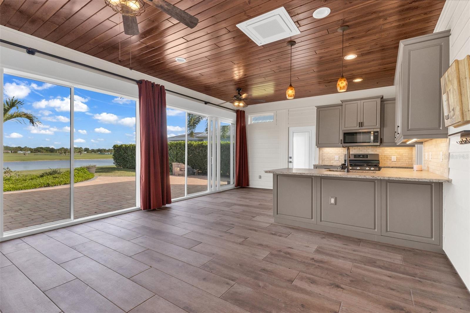 Image 5 of 89 For 8306 Sand Crane Lot 87 Circle
