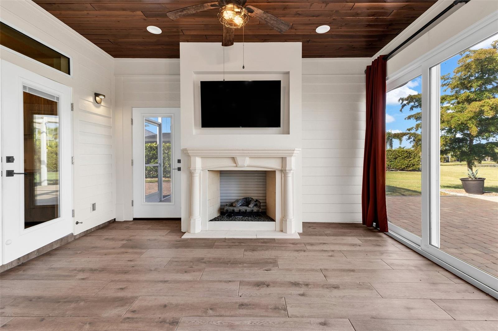 Image 9 of 89 For 8306 Sand Crane Lot 87 Circle