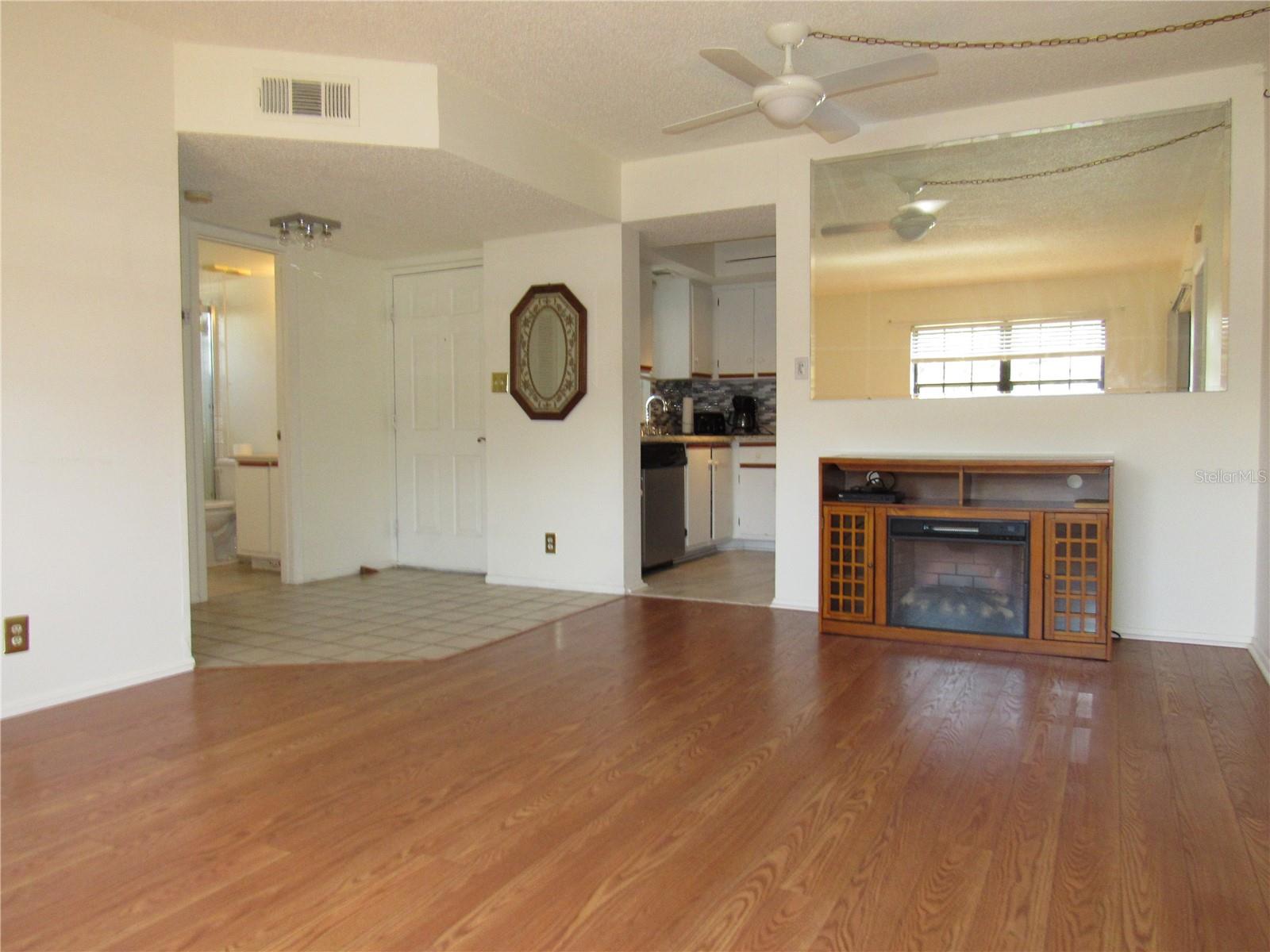 Image 4 of 28 For 19505 Quesada Avenue Pp101