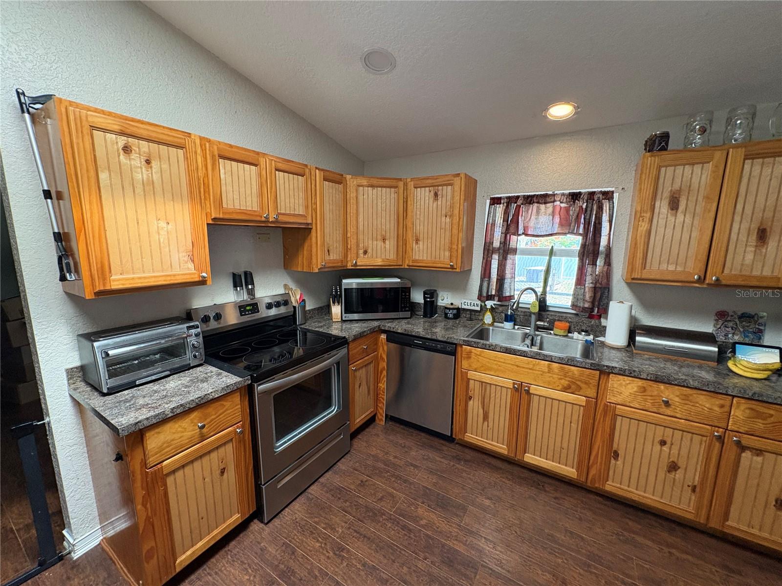 Image 4 of 36 For 18460 Ackerman Avenue