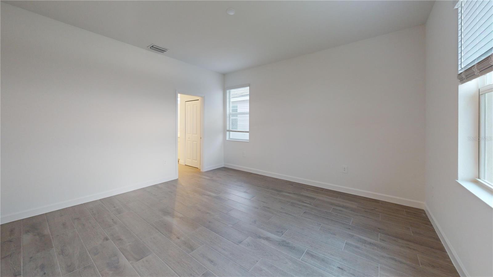 Listing photo id 8 for 7913 Lakes Edge Lane