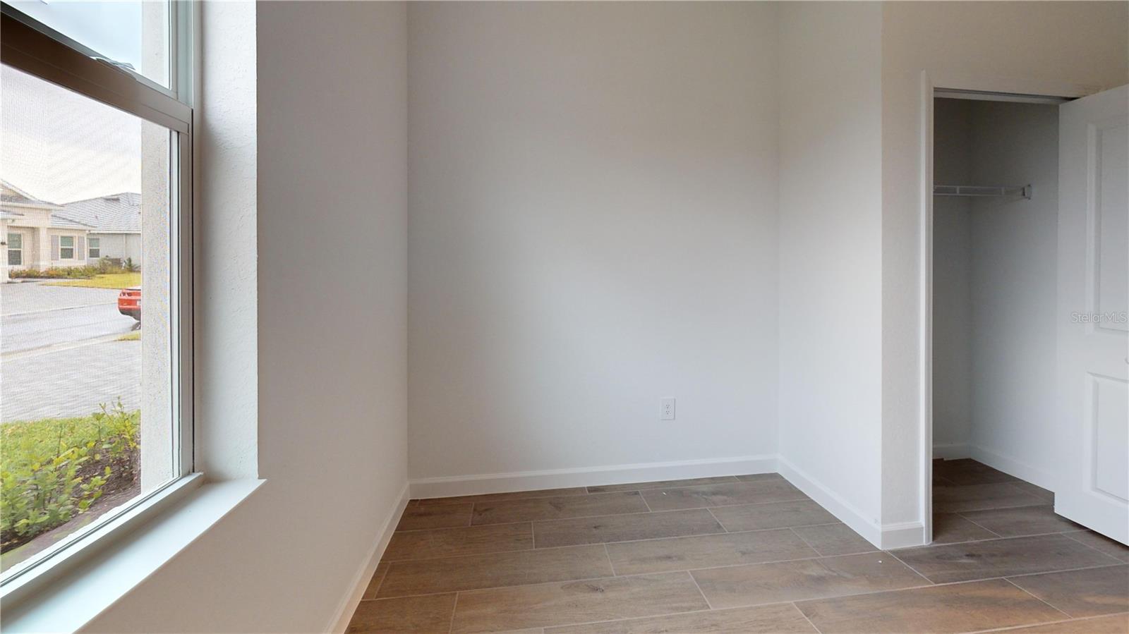 Listing photo id 9 for 7913 Lakes Edge Lane