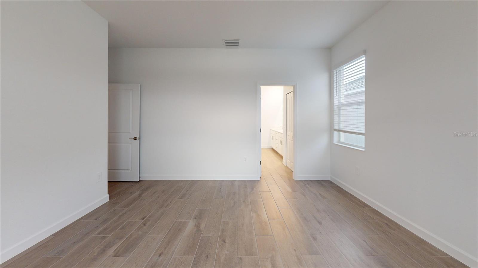 Listing photo id 10 for 7913 Lakes Edge Lane