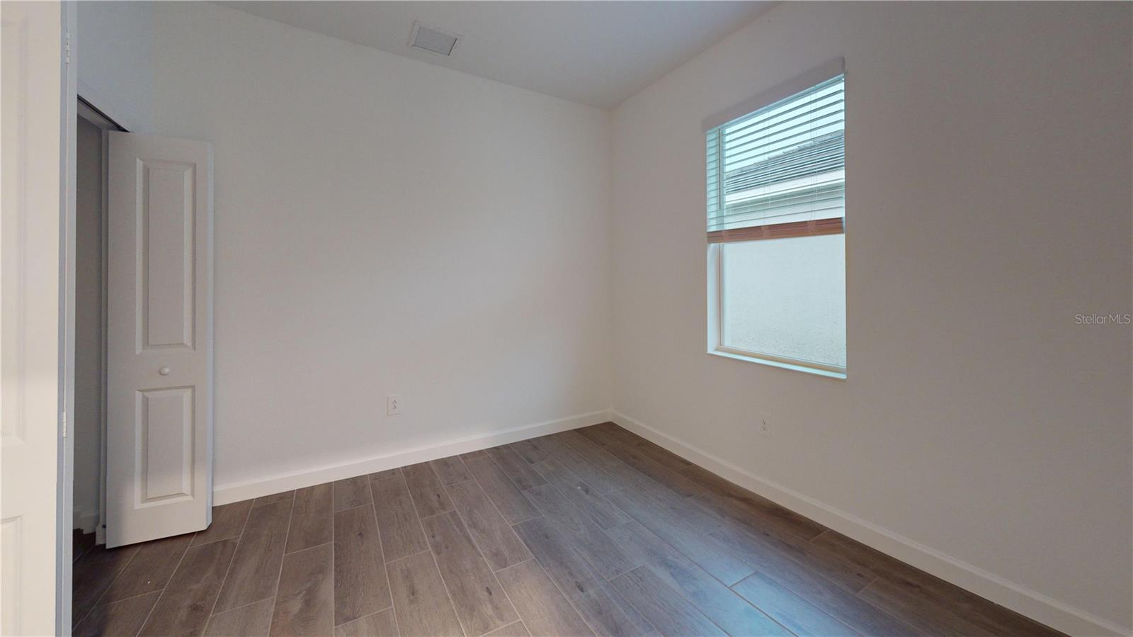 Listing photo id 11 for 7913 Lakes Edge Lane