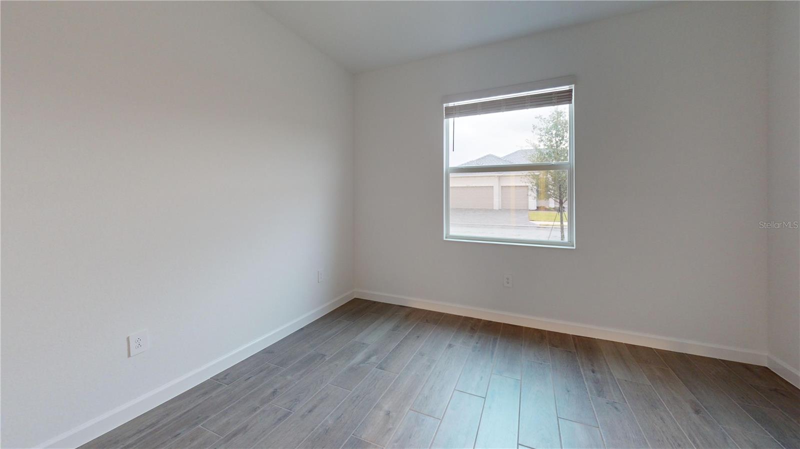 Listing photo id 12 for 7913 Lakes Edge Lane