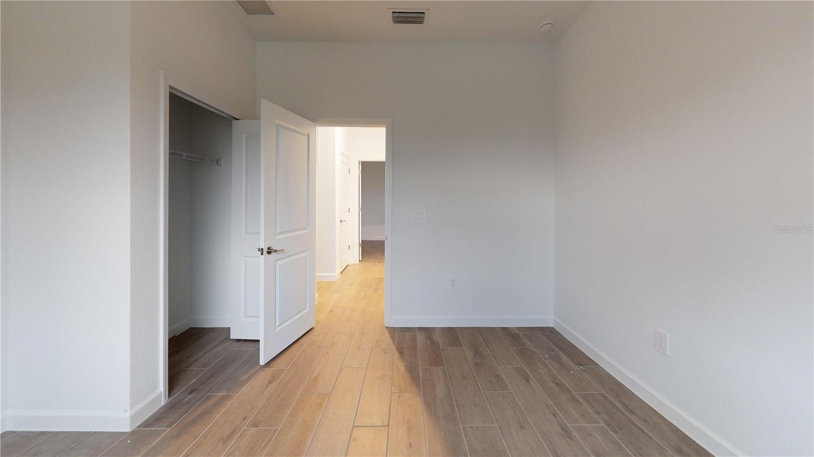 Listing photo id 15 for 7913 Lakes Edge Lane
