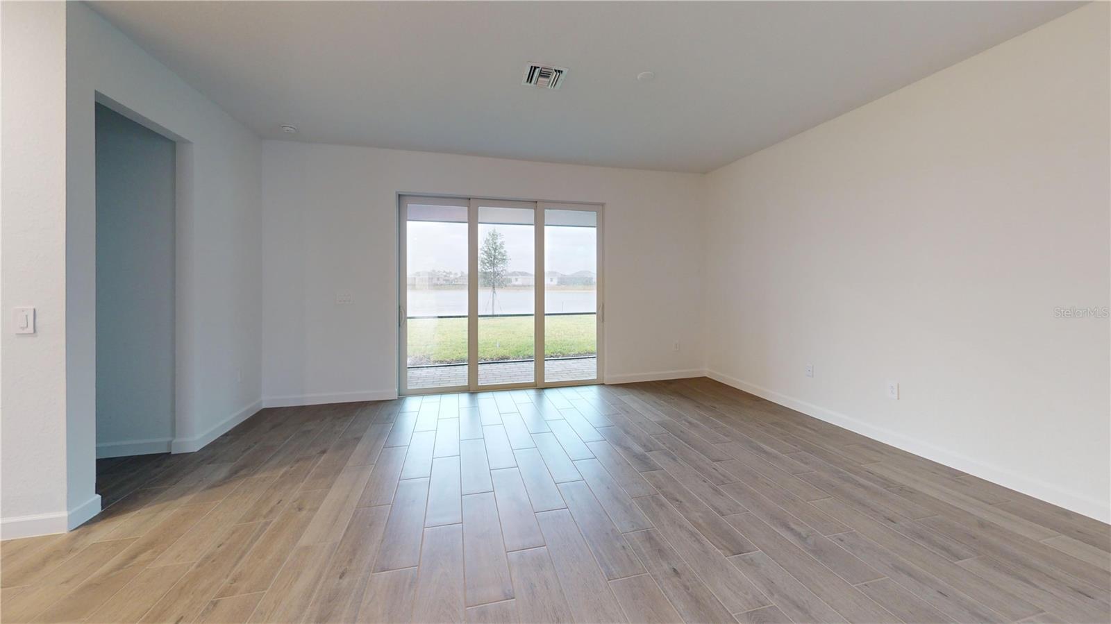 Listing photo id 21 for 7913 Lakes Edge Lane
