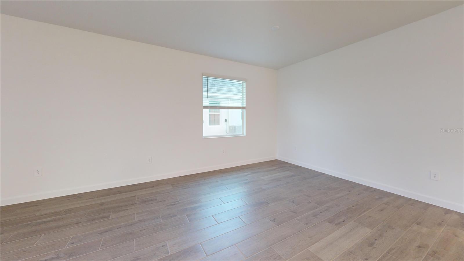 Listing photo id 22 for 7913 Lakes Edge Lane