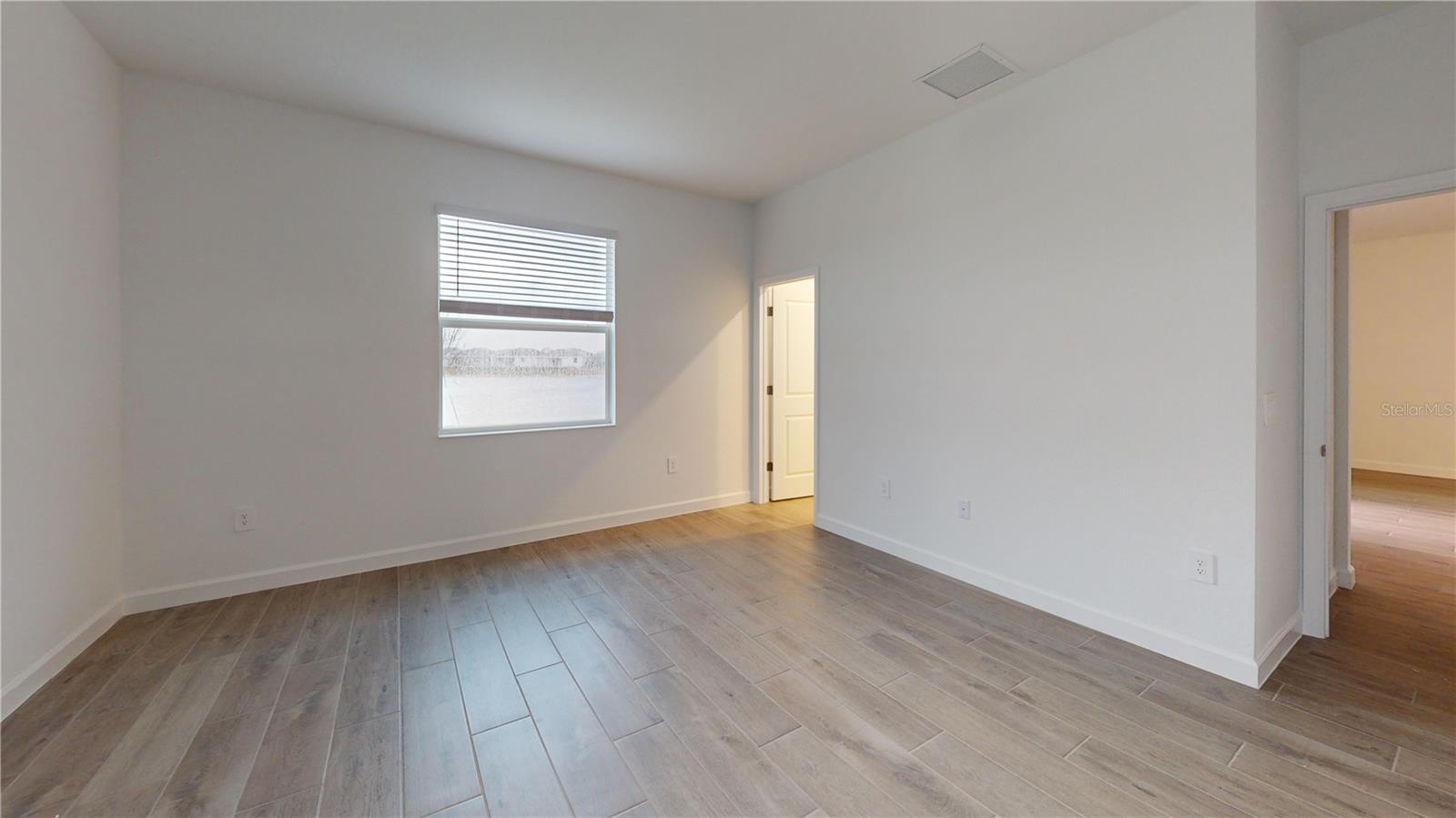 Listing photo id 6 for 7913 Lakes Edge Lane