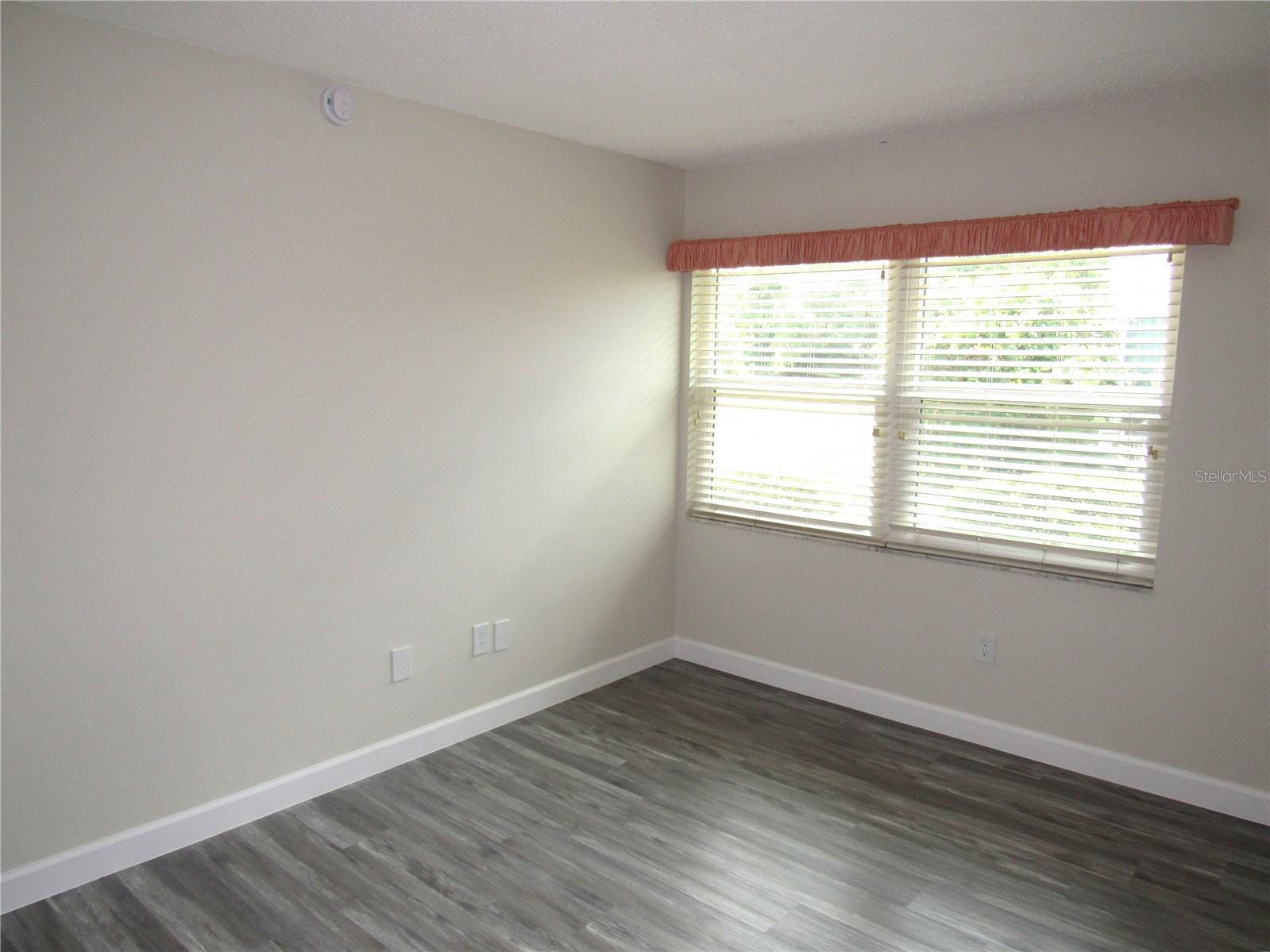 Image 14 of 27 For 22333 Edgewater Drive D-5