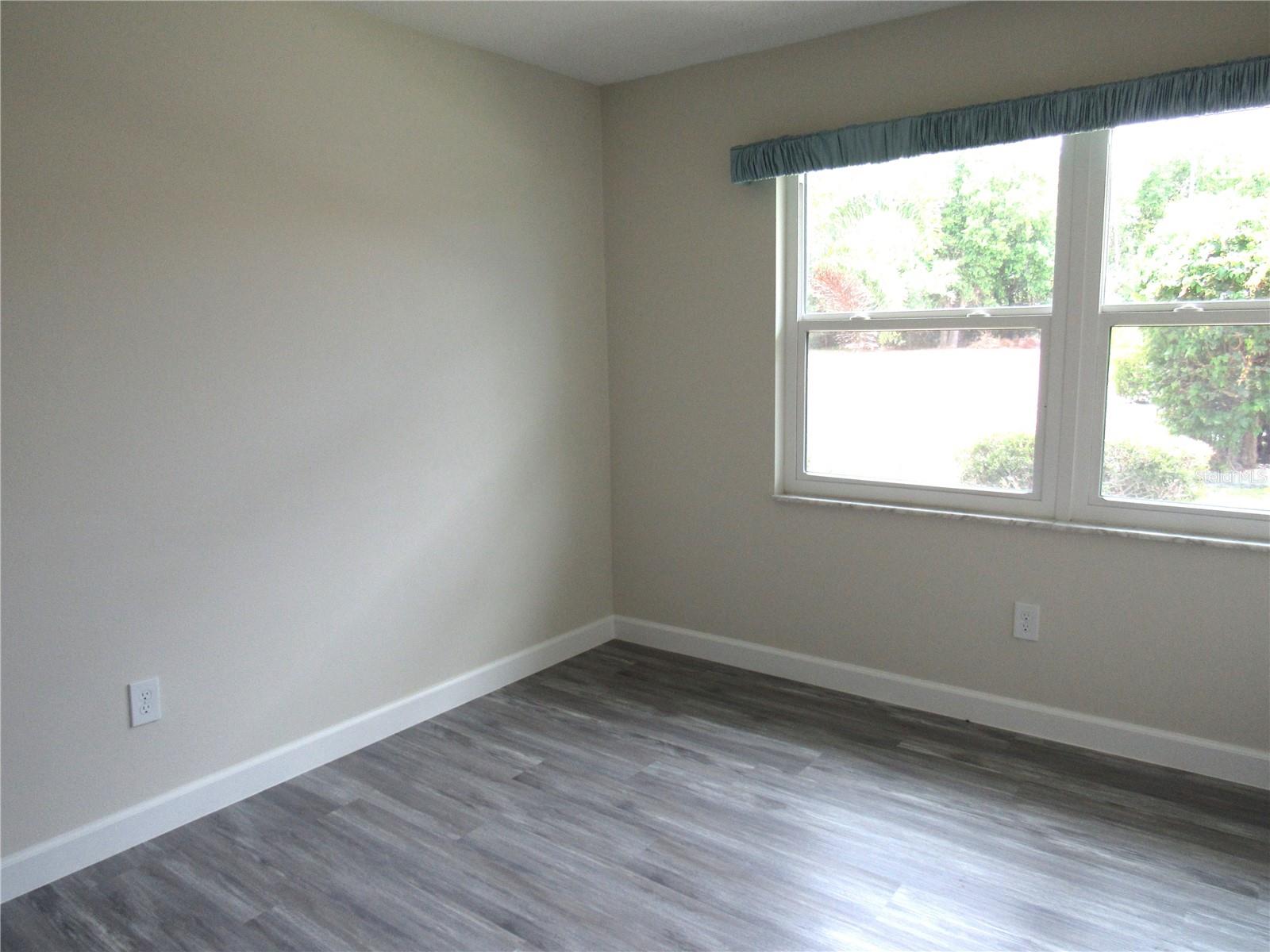Image 18 of 27 For 22333 Edgewater Drive D-5
