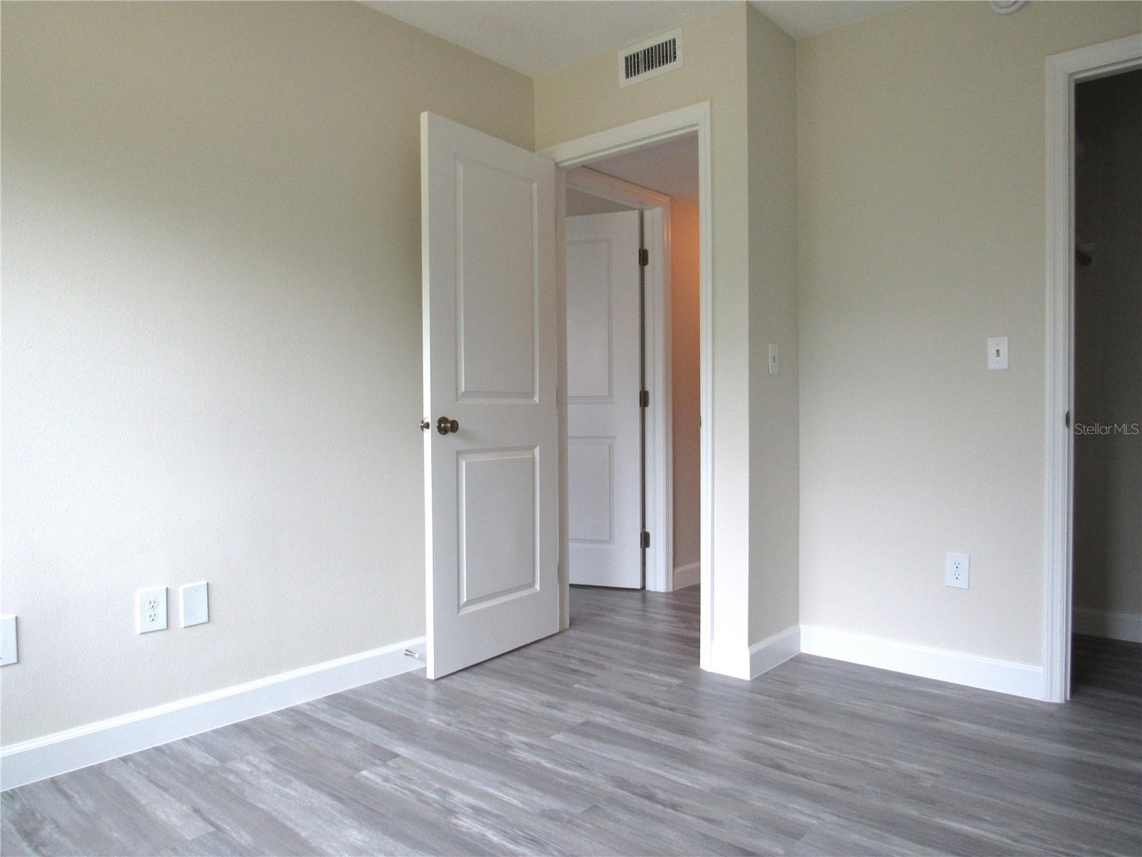 Image 19 of 27 For 22333 Edgewater Drive D-5