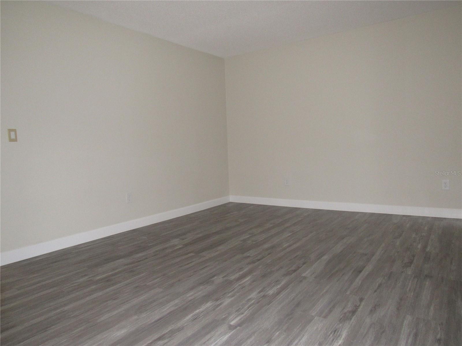 Image 4 of 27 For 22333 Edgewater Drive D-5