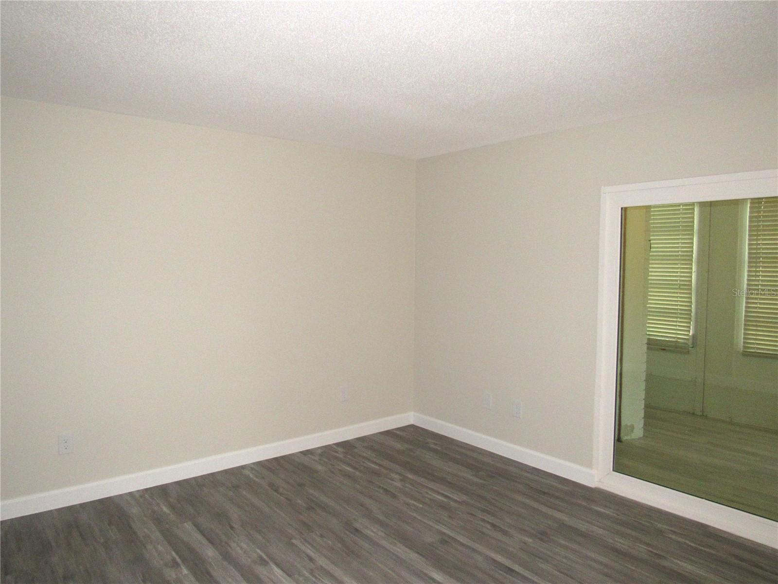 Image 5 of 27 For 22333 Edgewater Drive D-5