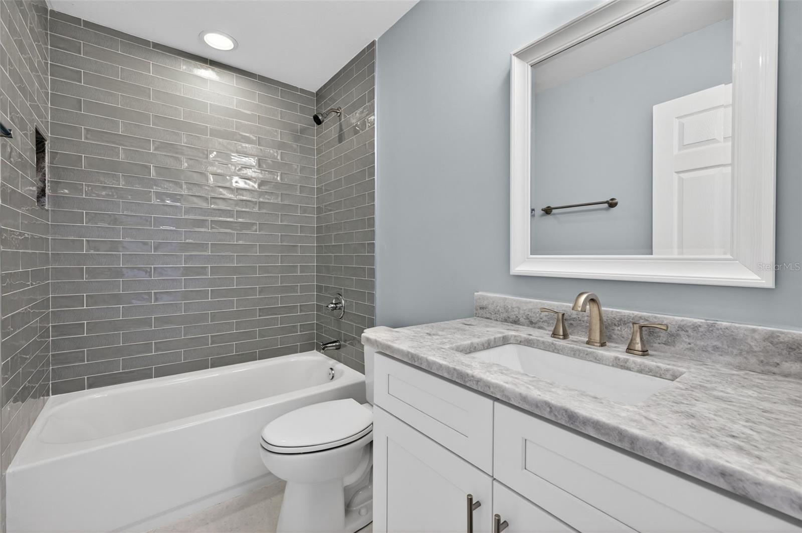 Image 17 of 34 For 4109 Bellasol Circle 1113
