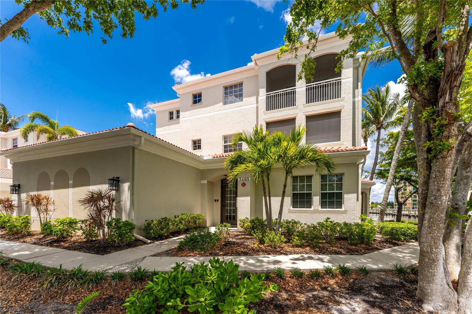 Image 3 of 61 For 3485 Sunset Key Circle 101