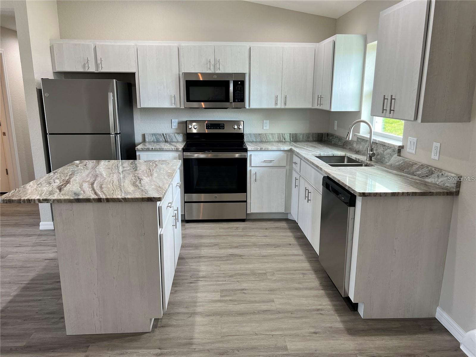 Image 6 of 23 For 8115 Easy Street