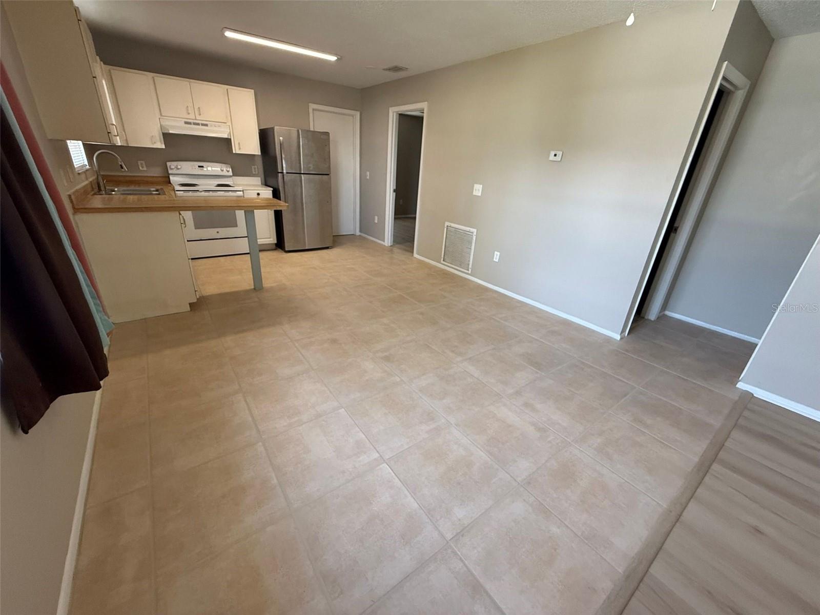Image 4 of 12 For 11081 Pendleton Avenue A