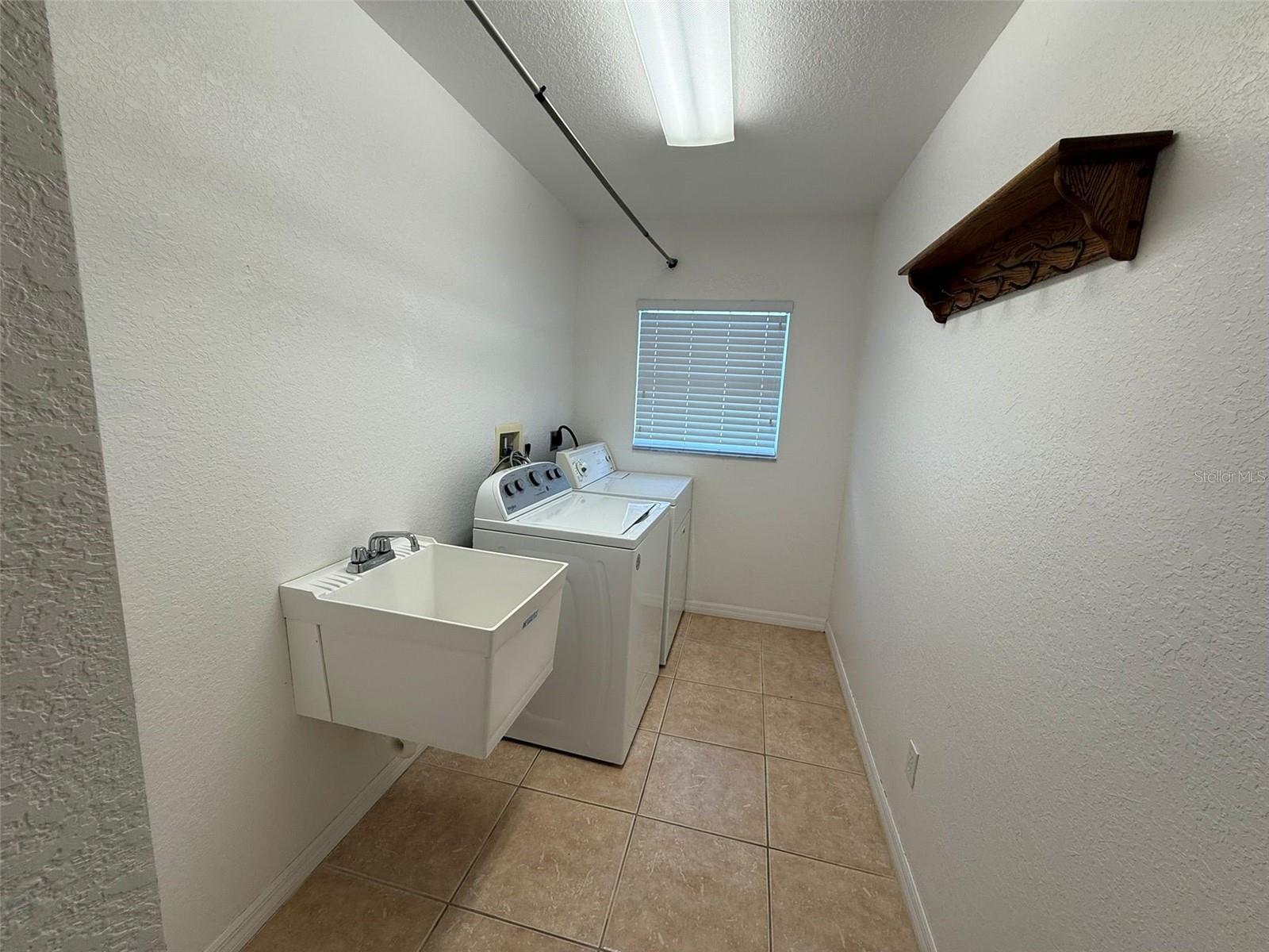 Image 18 of 19 For 27097 Paratins Dr