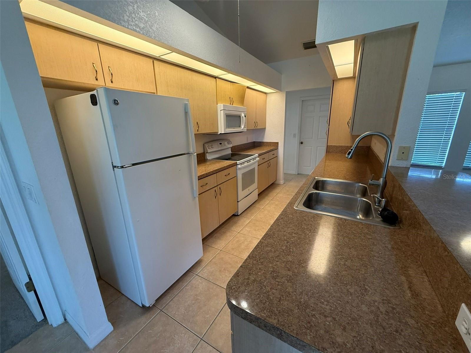 Image 4 of 19 For 27097 Paratins Dr