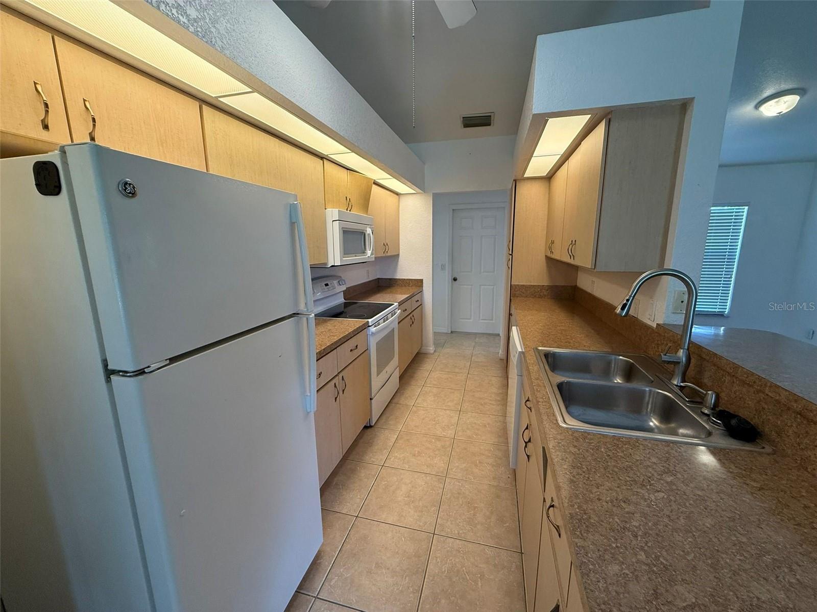 Image 5 of 19 For 27097 Paratins Dr