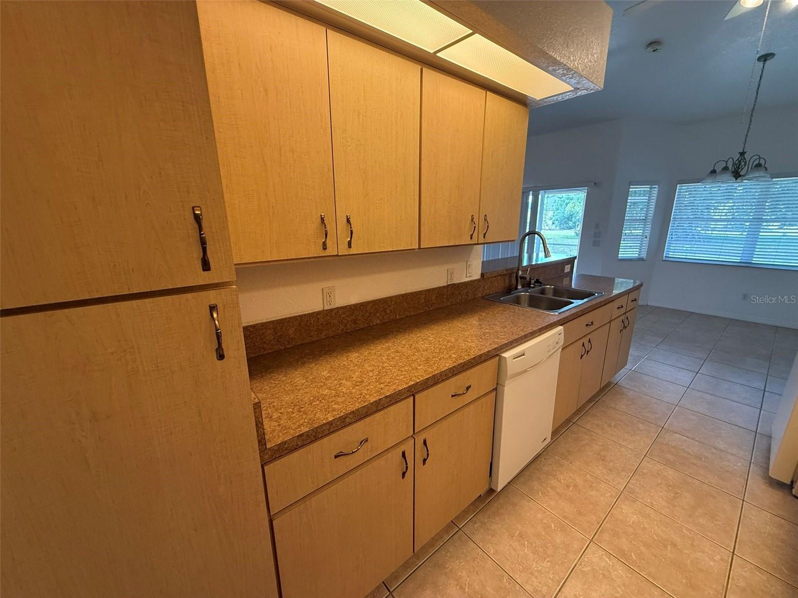 Image 6 of 19 For 27097 Paratins Dr