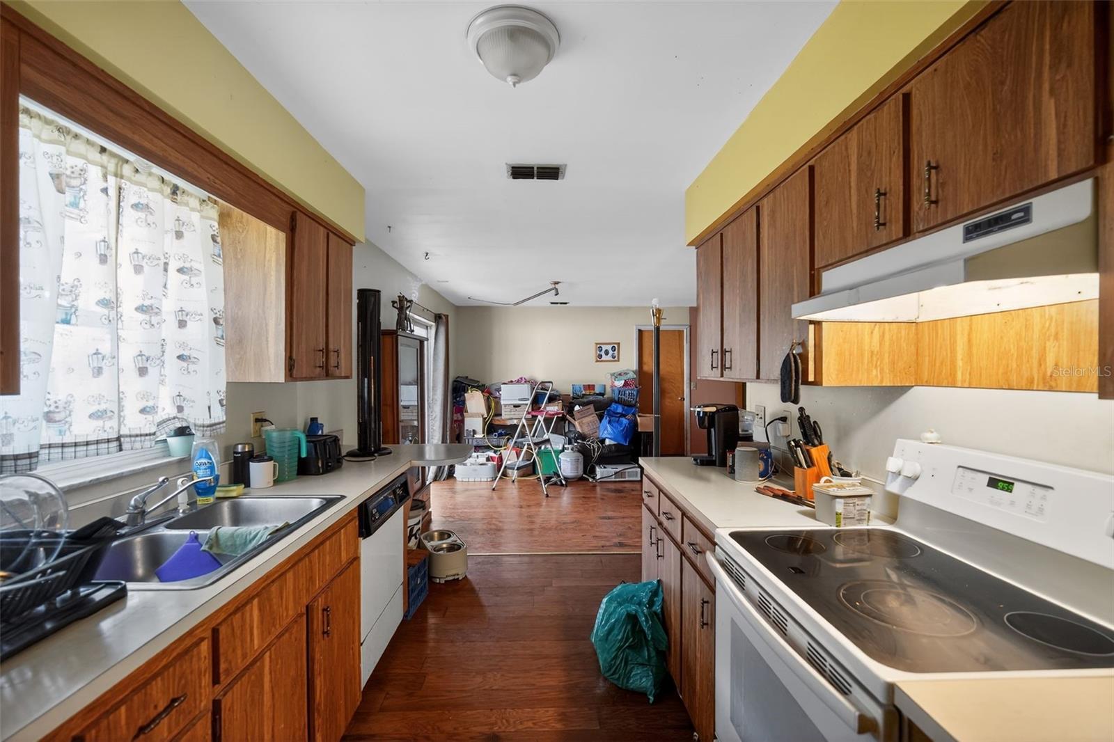 Image 5 of 30 For 7322 Landover Drive