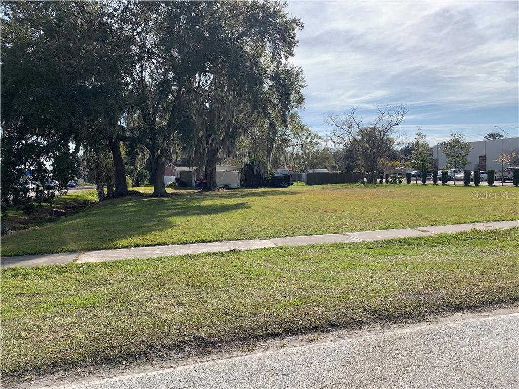 Listing photo id 8 for 7409 Broadway Street