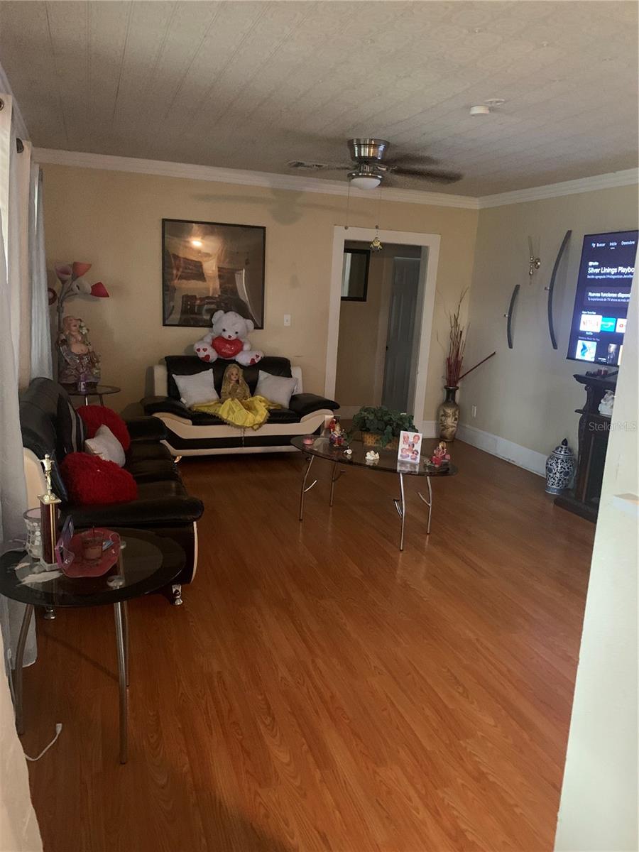 Listing photo id 10 for 7409 Broadway Street