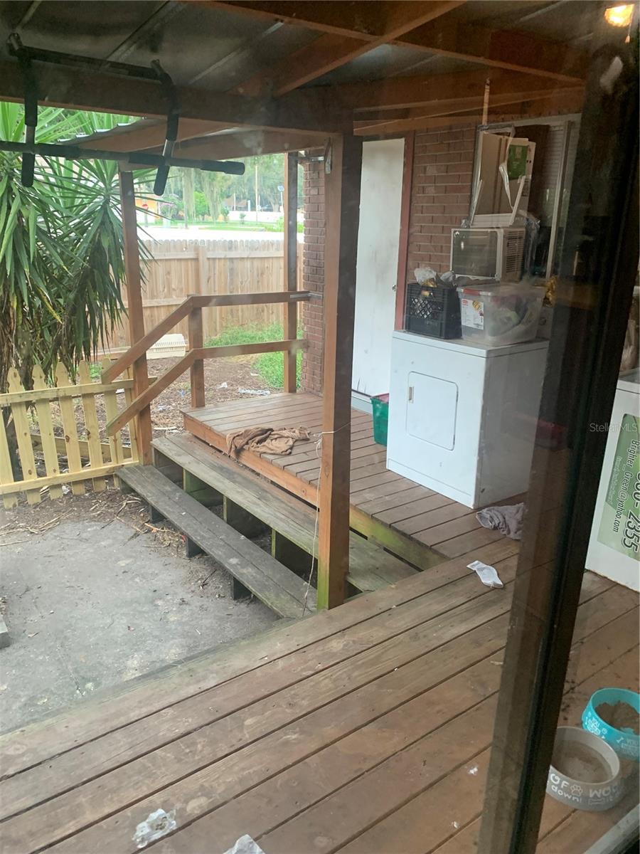 Listing photo id 11 for 7409 Broadway Street