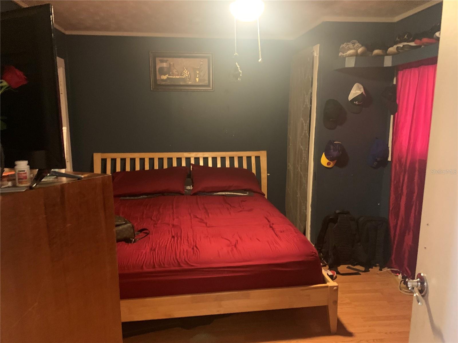 Listing photo id 12 for 7409 Broadway Street