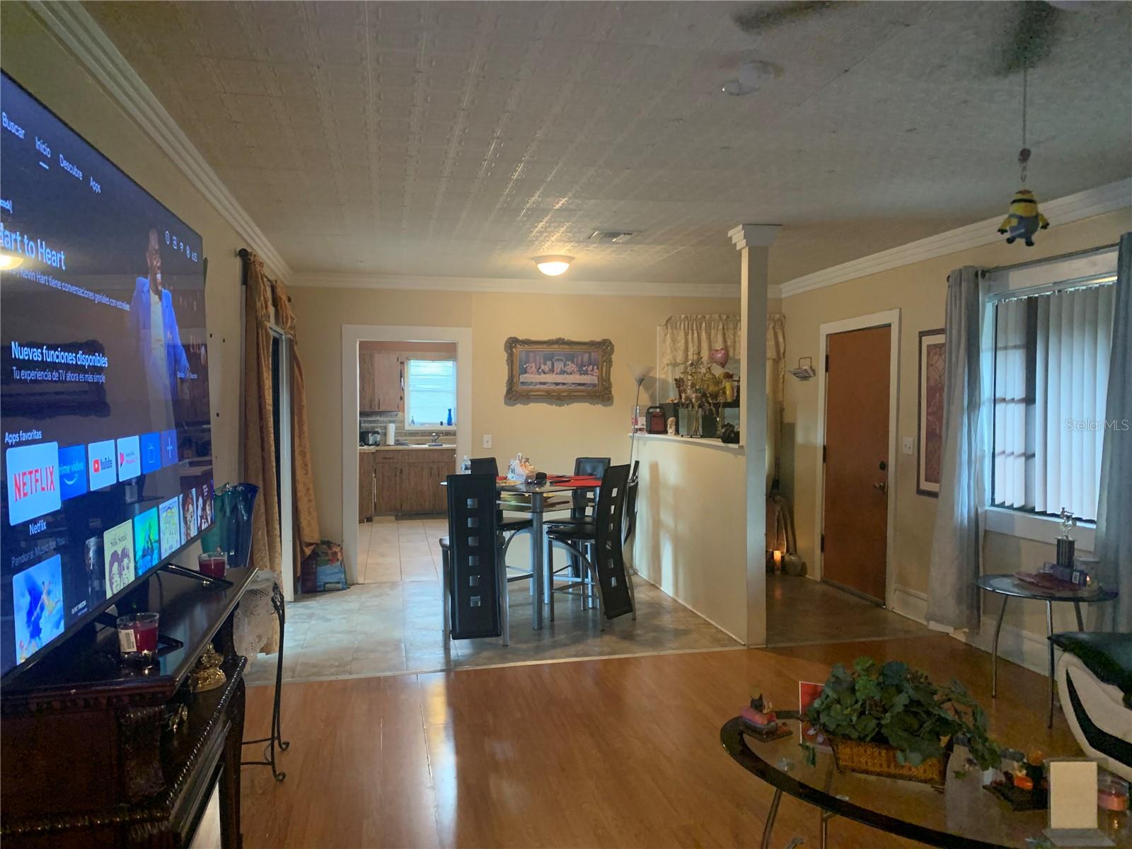 Listing photo id 19 for 7409 Broadway Street