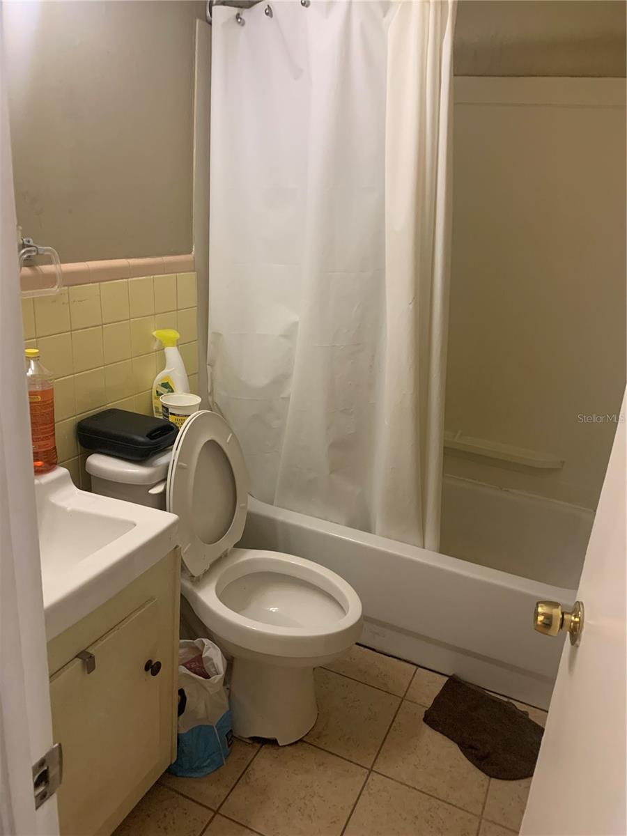 Listing photo id 25 for 7409 Broadway Street