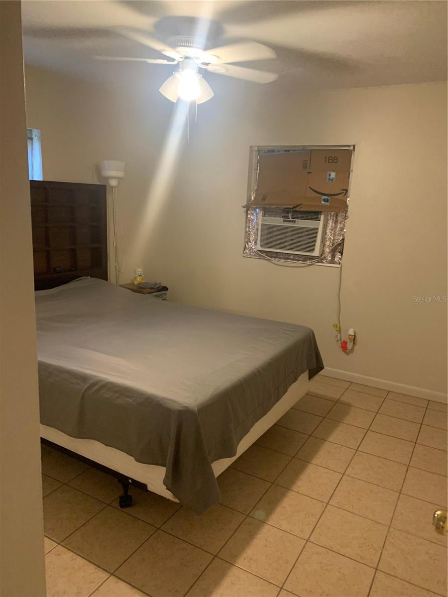 Listing photo id 28 for 7409 Broadway Street