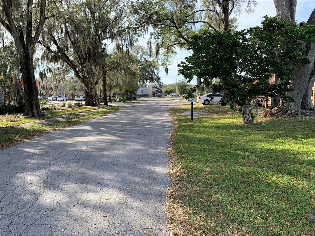 Listing photo id 3 for 7409 Broadway Street