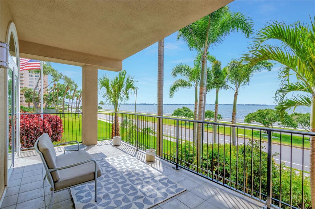 Listing photo id 9 for 2419 Bayshore Boulevard 2n