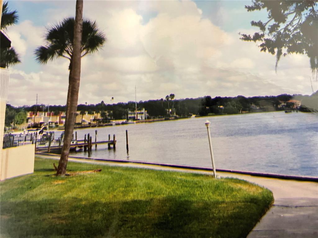 Listing photo id 2 for 2424 Tampa Bay Boulevard