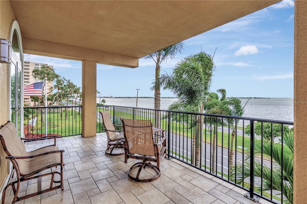 Listing photo id 1 for 2419 Bayshore Boulevard 3n