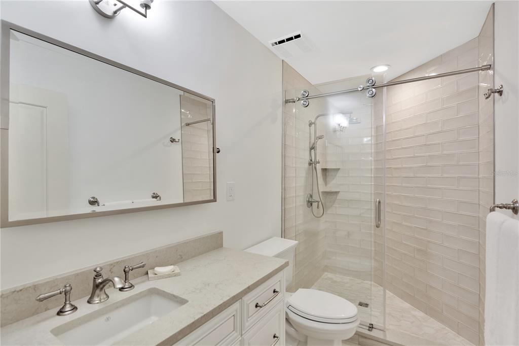 Listing photo id 33 for 2419 Bayshore Boulevard 3n