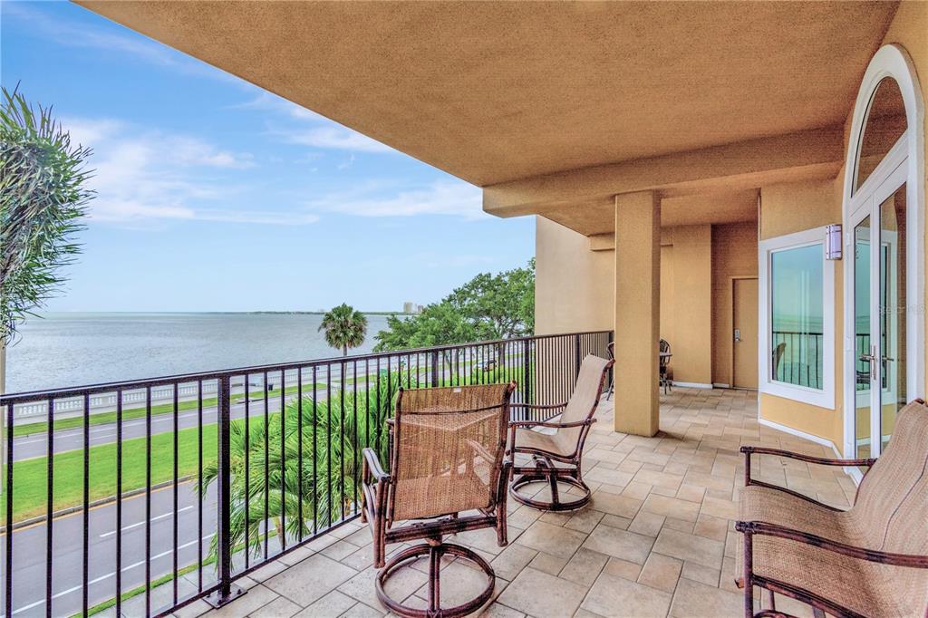 Listing photo id 2 for 2419 Bayshore Boulevard 3n