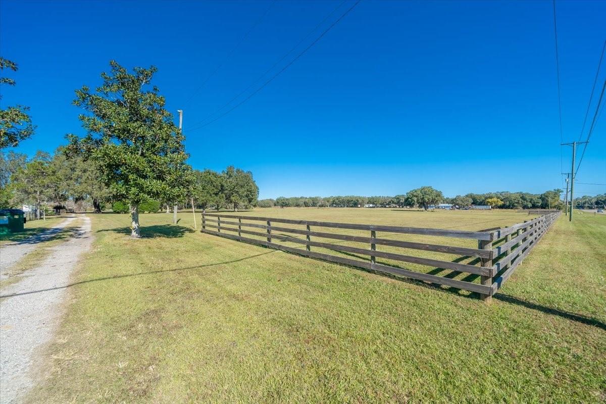 Listing photo id 25 for 31935 State Road 52