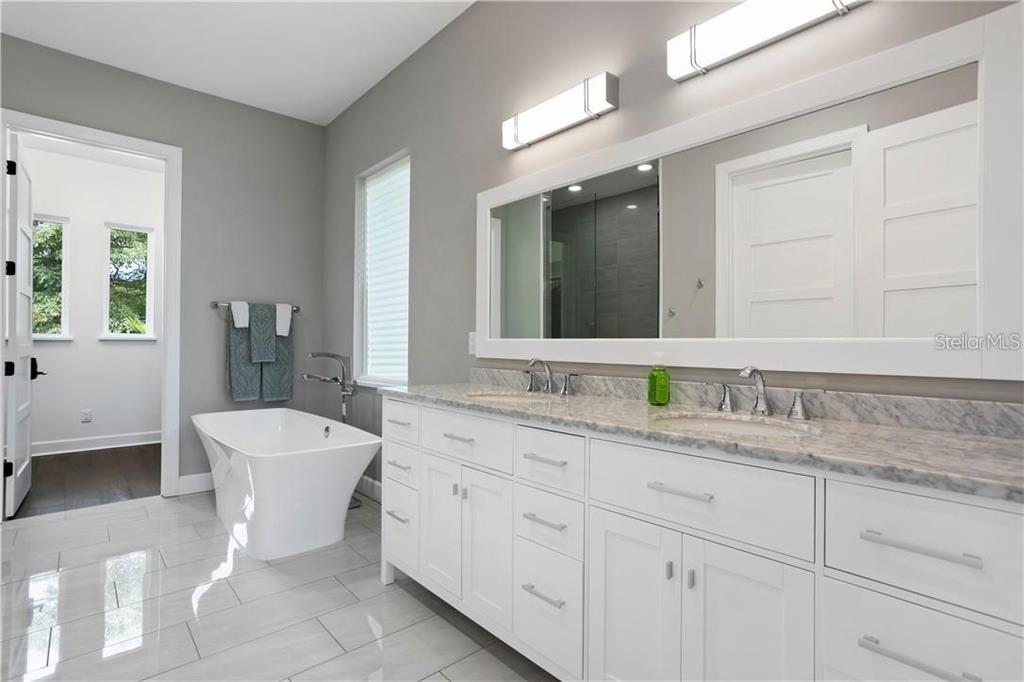 Listing photo id 28 for 2105 Sandpiper Pointe Court